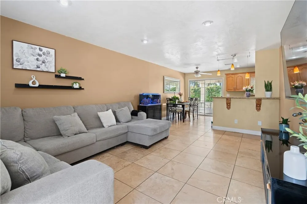 16289 Ramona Fontana, CA 92336