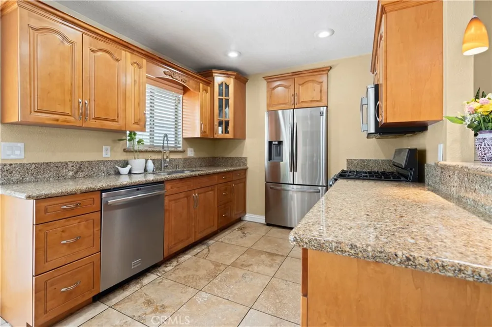 16289 Ramona Fontana, CA 92336