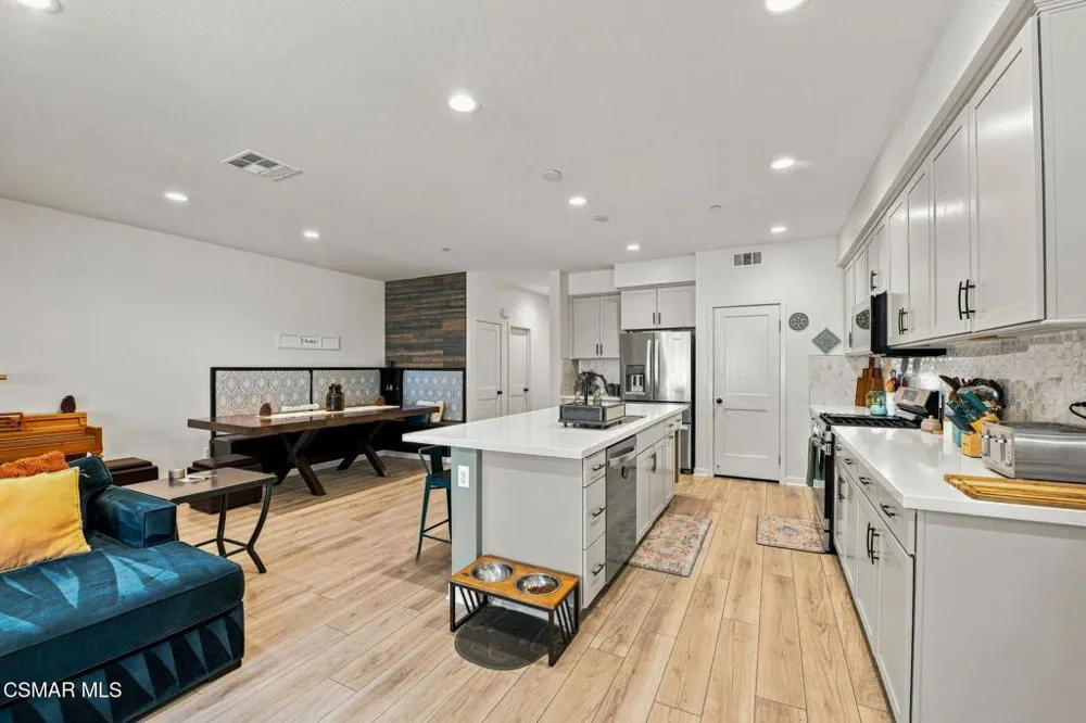 1909 Cottage Drive #3 Simi Valley, CA 93065