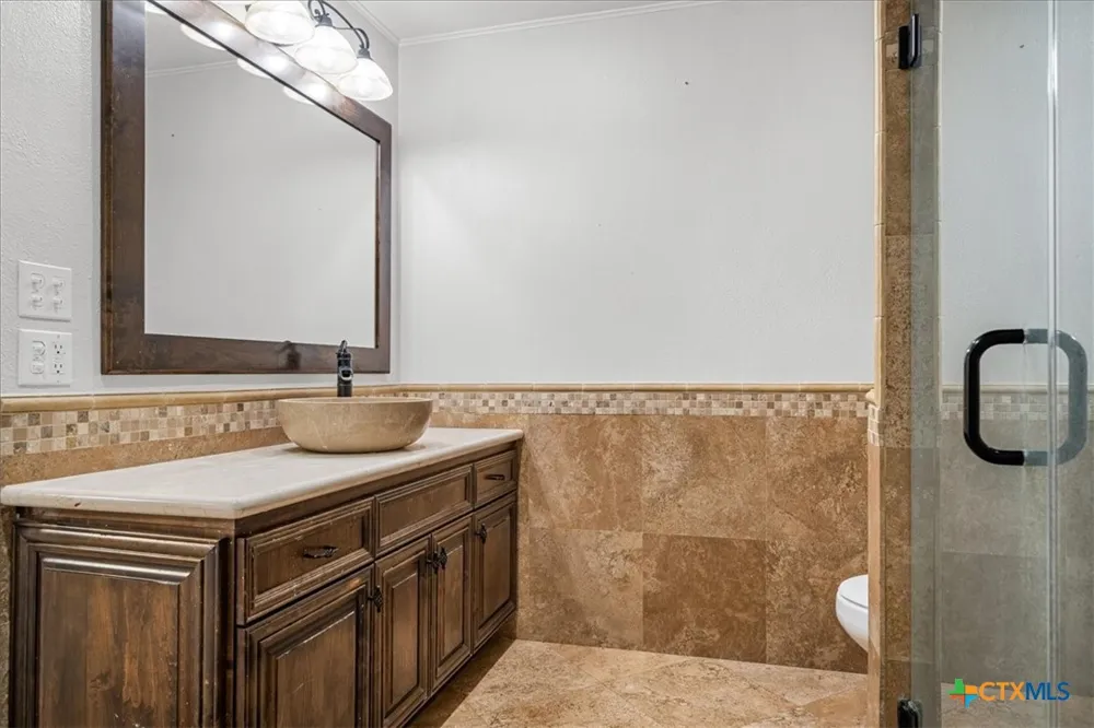 221 E 9th Street Flatonia, TX 78941