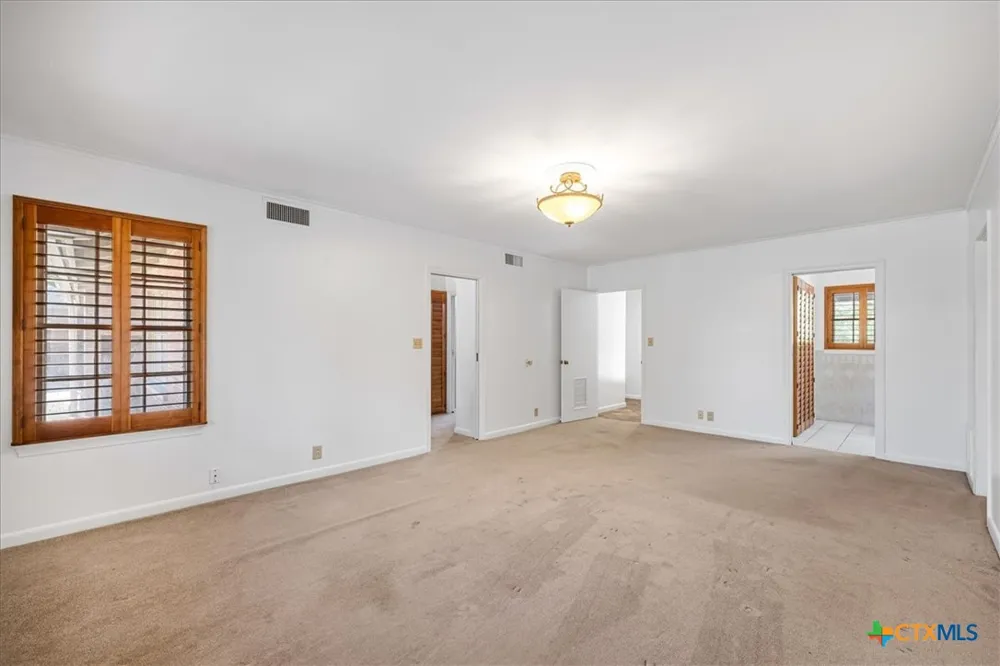 221 E 9th Street Flatonia, TX 78941