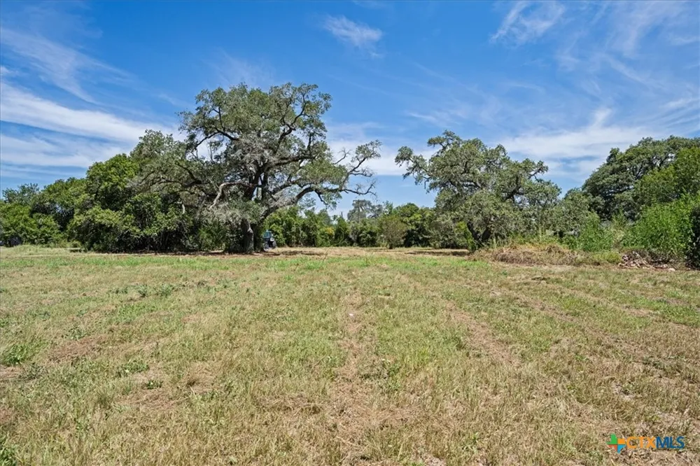 221 E 9th Street Flatonia, TX 78941