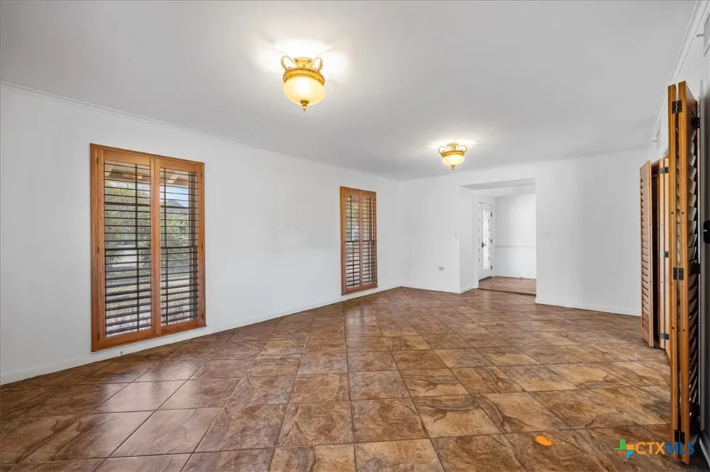 221 E 9th Street Flatonia, TX 78941
