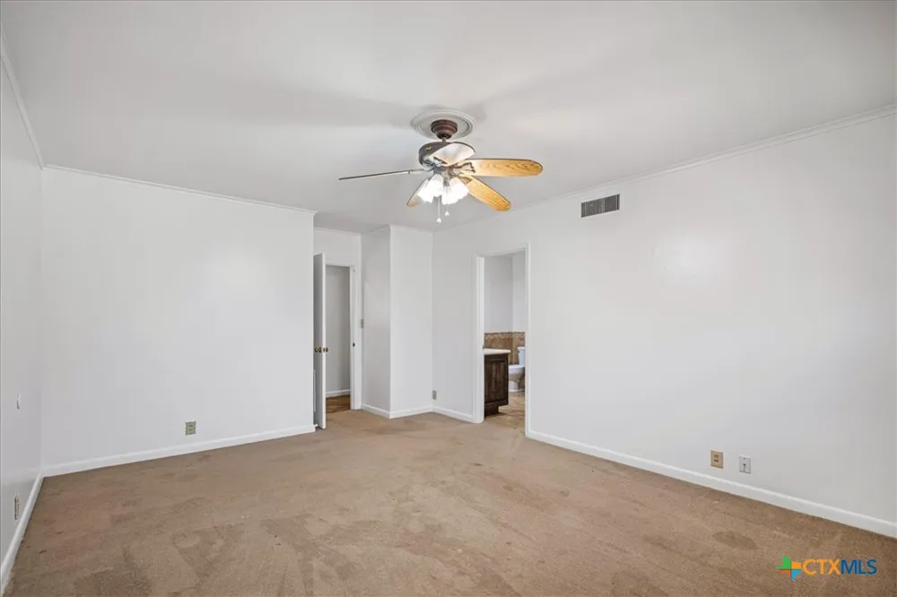 221 E 9th Street Flatonia, TX 78941