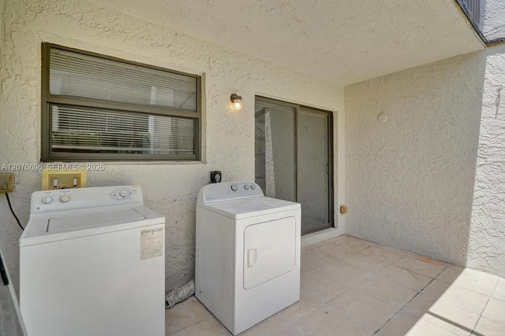 4511 Treehouse Ln #B Tamarac, FL 33319