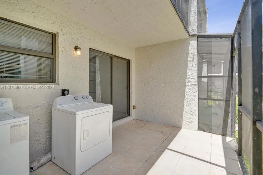 4511 Treehouse Ln #B Tamarac, FL 33319