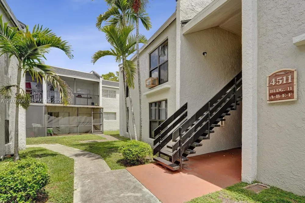 4511 Treehouse Ln #B Tamarac, FL 33319