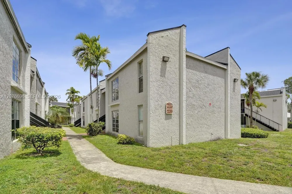 4511 Treehouse Ln #B Tamarac, FL 33319