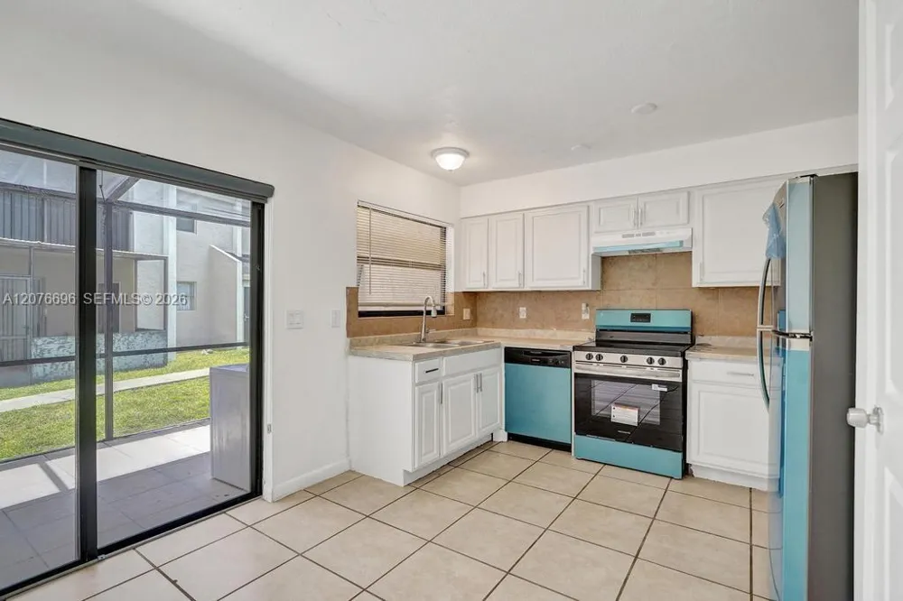 4511 Treehouse Ln #B Tamarac, FL 33319