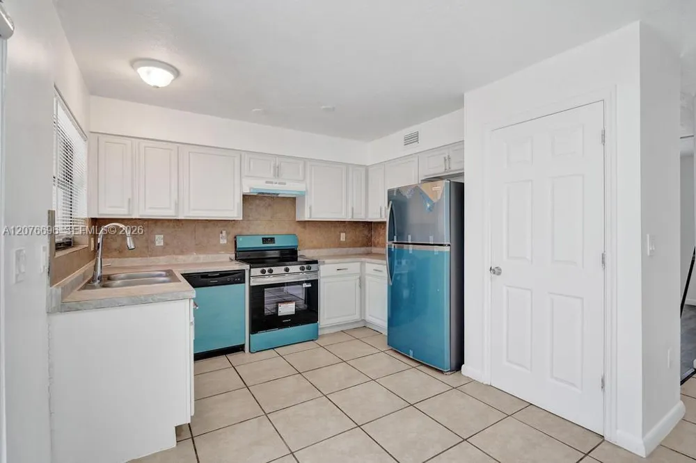 4511 Treehouse Ln #B Tamarac, FL 33319