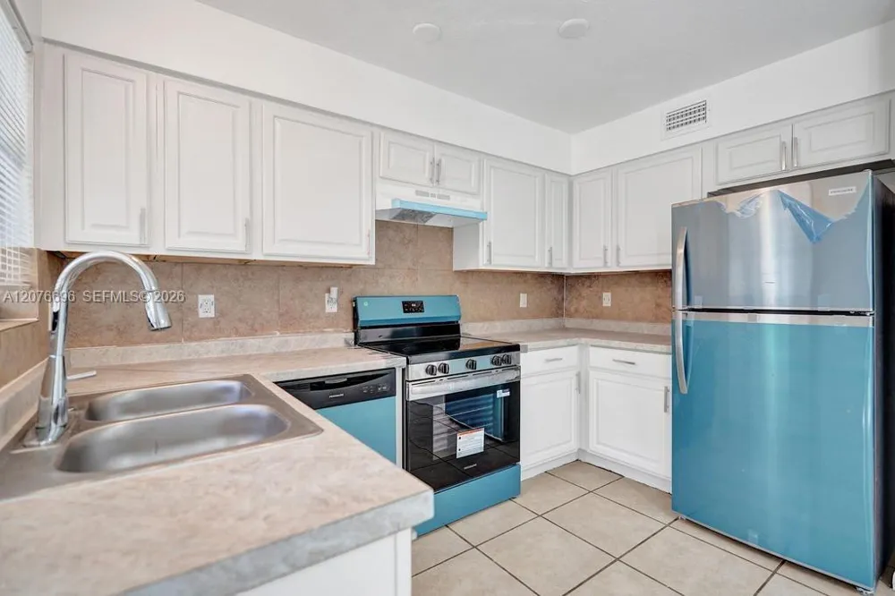 4511 Treehouse Ln #B Tamarac, FL 33319