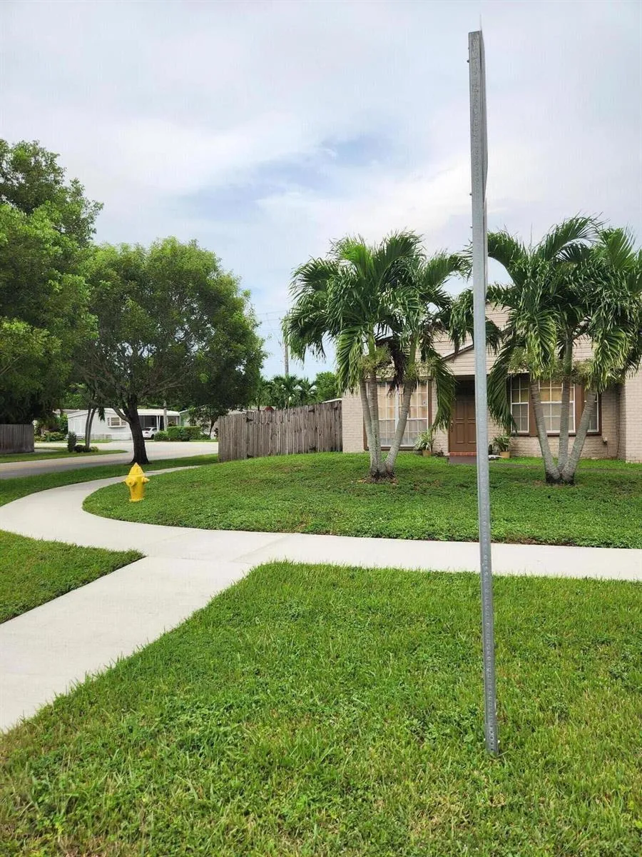 1000 SW 133RD TERRACE Davie, FL 33325