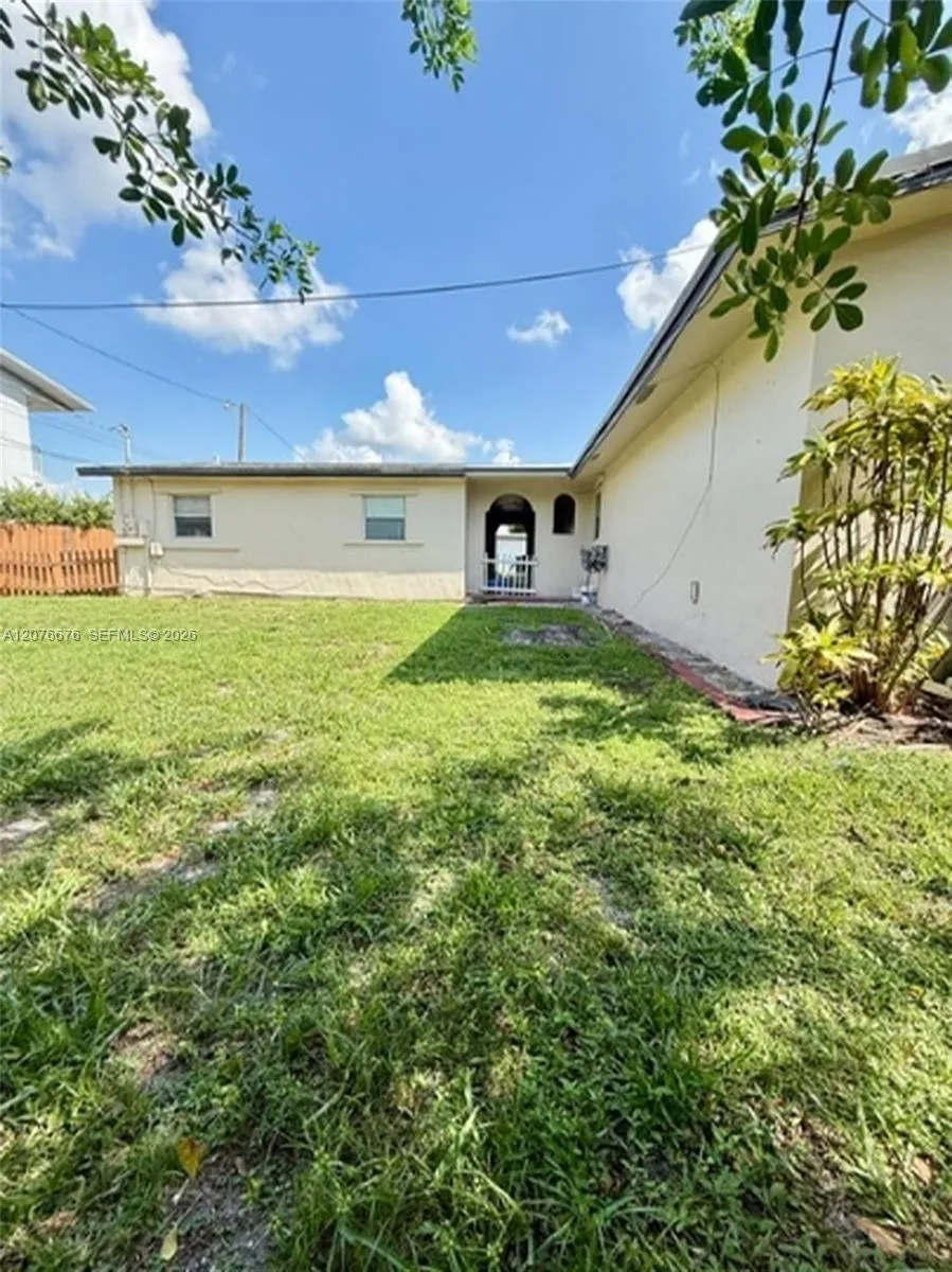 4088 SW 51st St #C Dania Beach, FL 33314