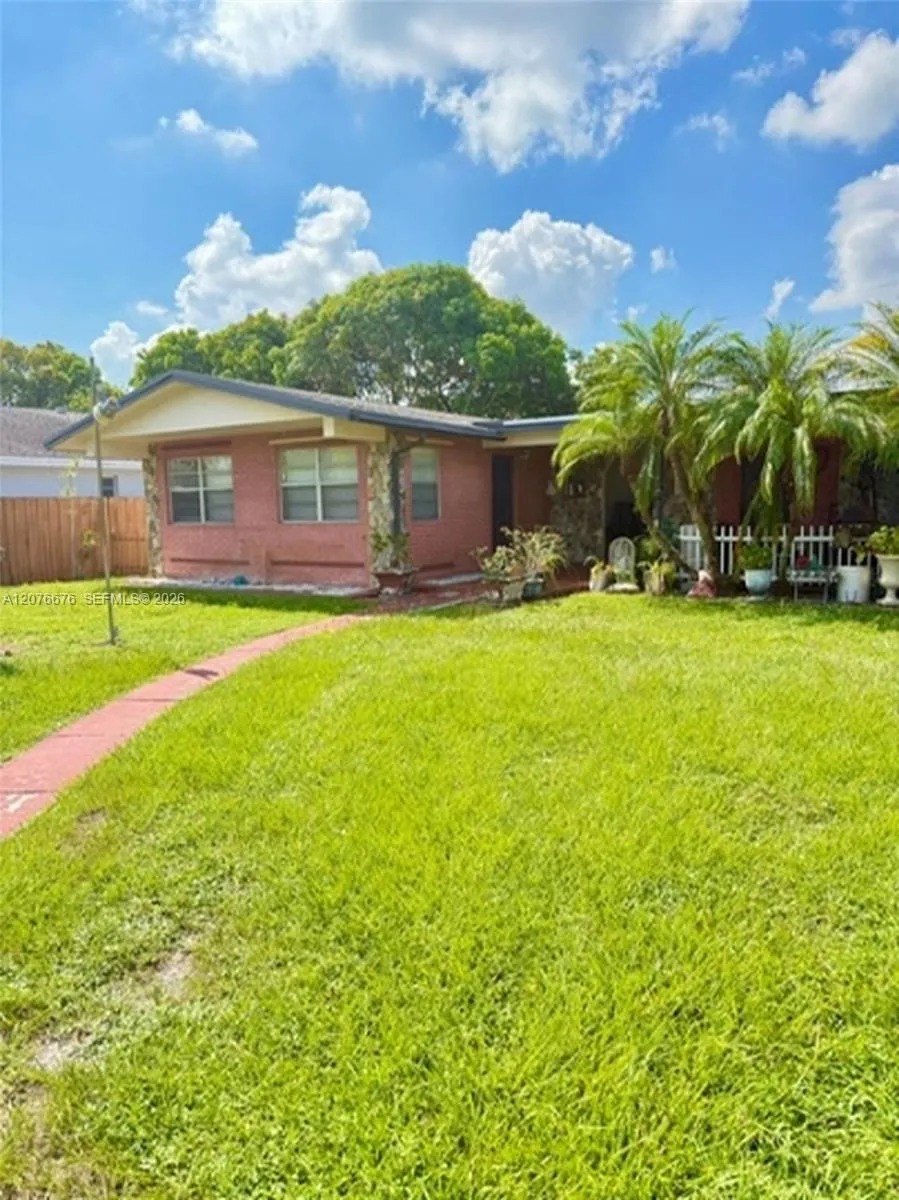 4088 SW 51st St #C Dania Beach, FL 33314