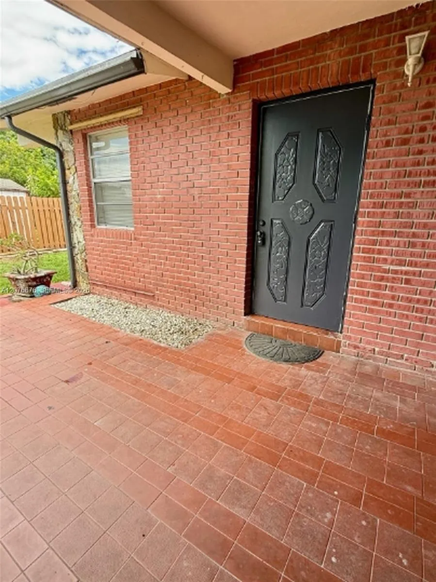 4088 SW 51st St #C Dania Beach, FL 33314