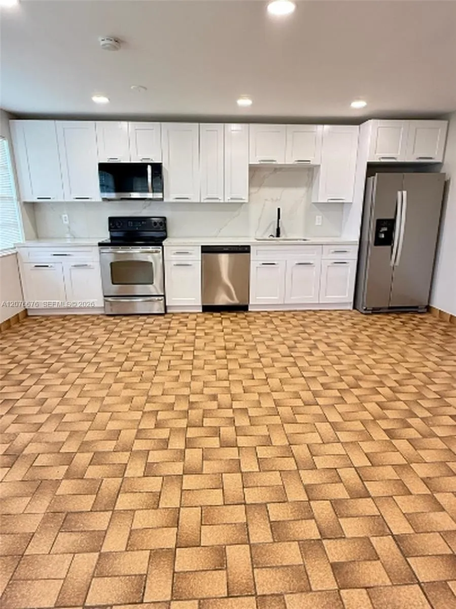 4088 SW 51st St #C Dania Beach, FL 33314