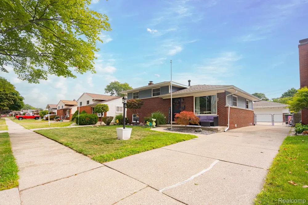 9663 Blaty Street Taylor City, MI 48180