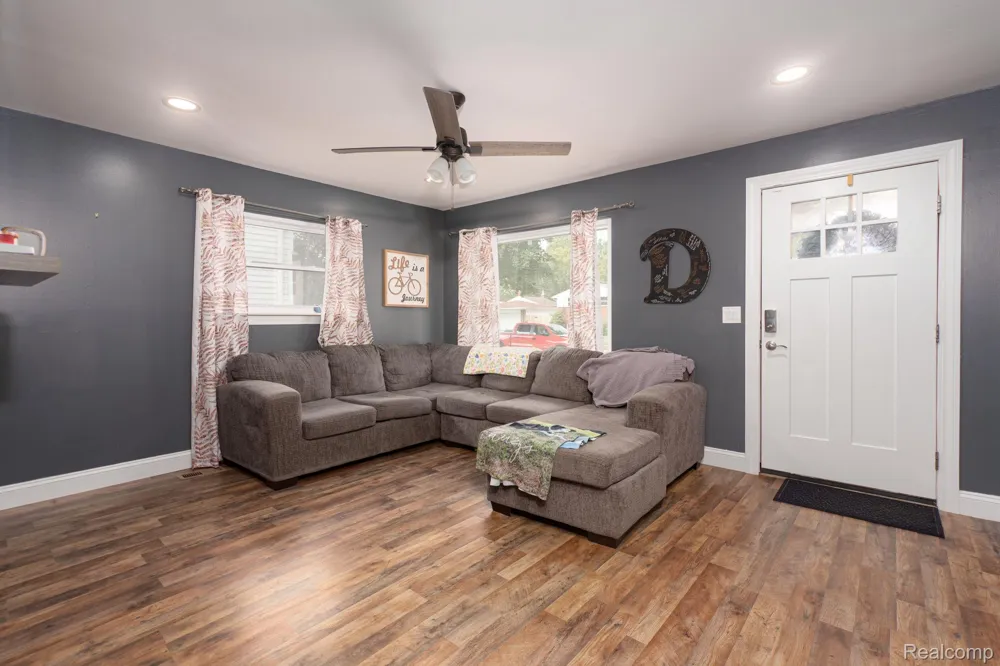 9663 Blaty Street Taylor City, MI 48180