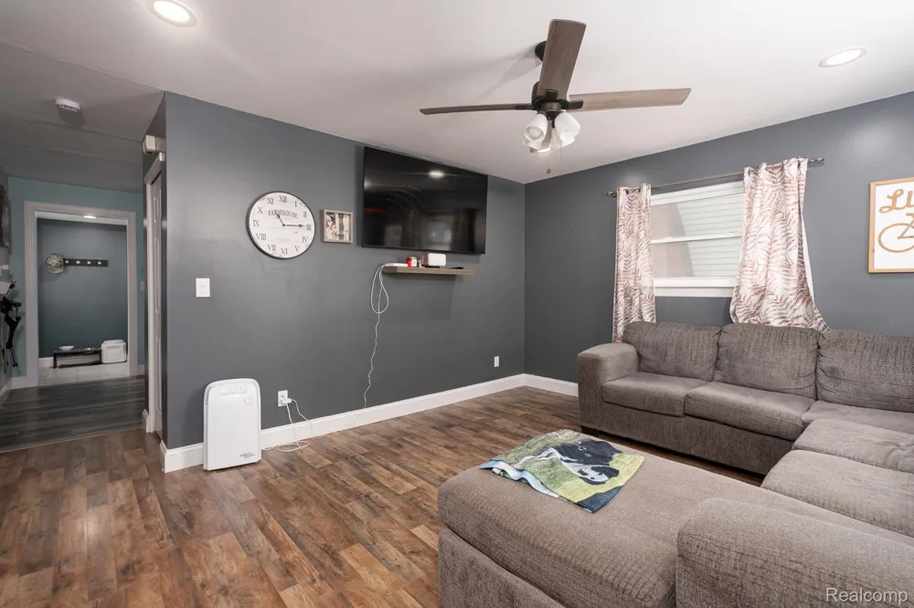 9663 Blaty Street Taylor City, MI 48180