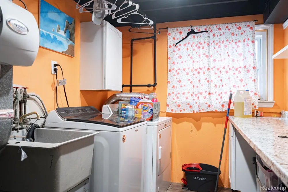 9663 Blaty Street Taylor City, MI 48180
