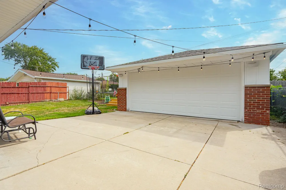 9663 Blaty Street Taylor City, MI 48180