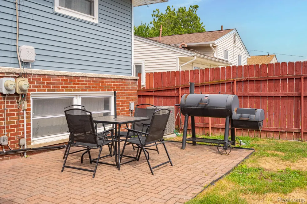 9663 Blaty Street Taylor City, MI 48180