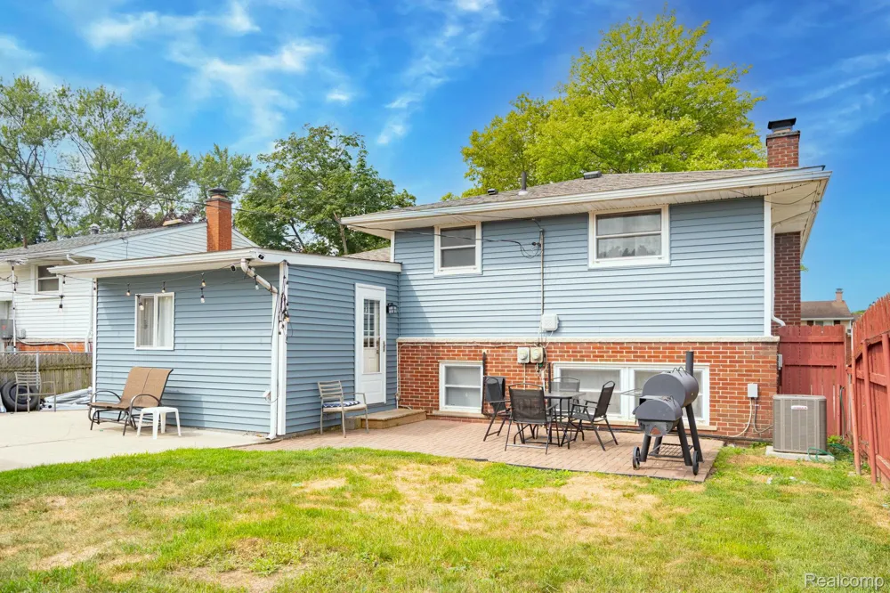 9663 Blaty Street Taylor City, MI 48180