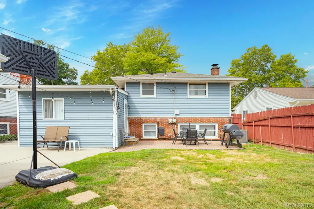 9663 Blaty Street Taylor City, MI 48180