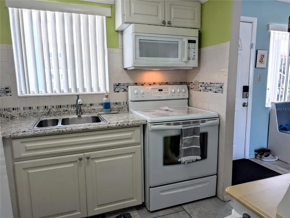 2321 SUNSET DRIVE #H-25 Bradenton, FL 34207