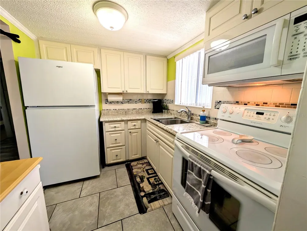 2321 SUNSET DRIVE #H-25 Bradenton, FL 34207