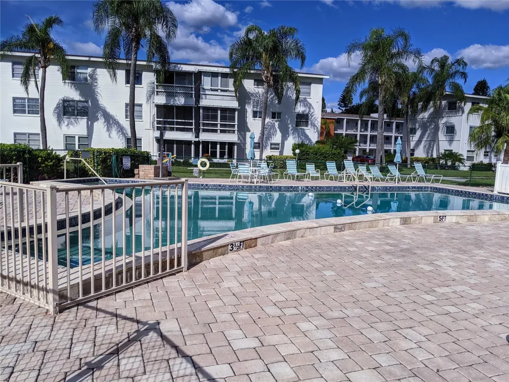 2321 SUNSET DRIVE #H-25 Bradenton, FL 34207