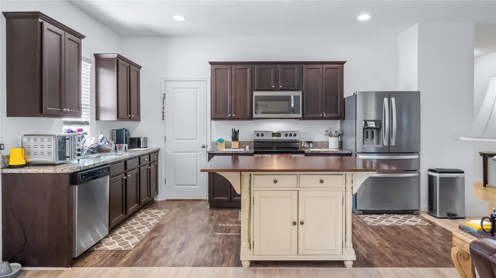 15409 IVORY GULL LANE Mascotte, FL 34753