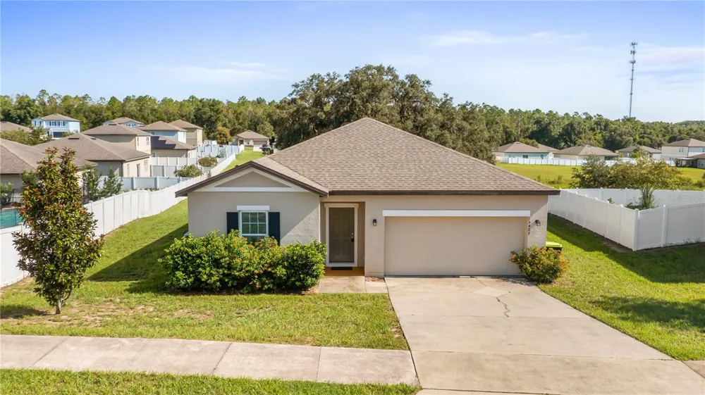15409 IVORY GULL LANE Mascotte, FL 34753
