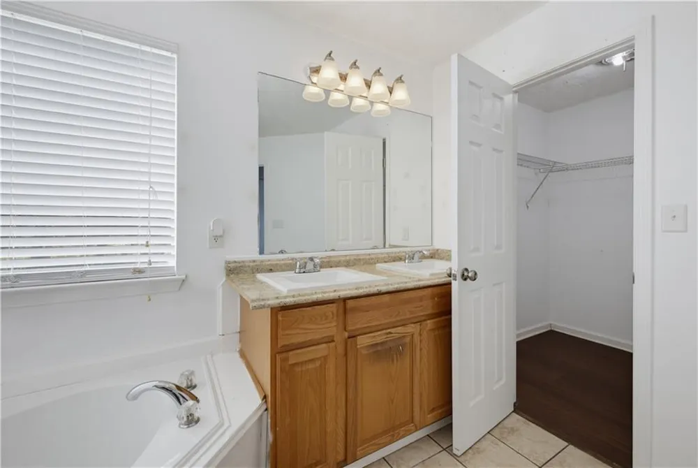 2545 Lake Royale Drive Riverdale, GA 30296