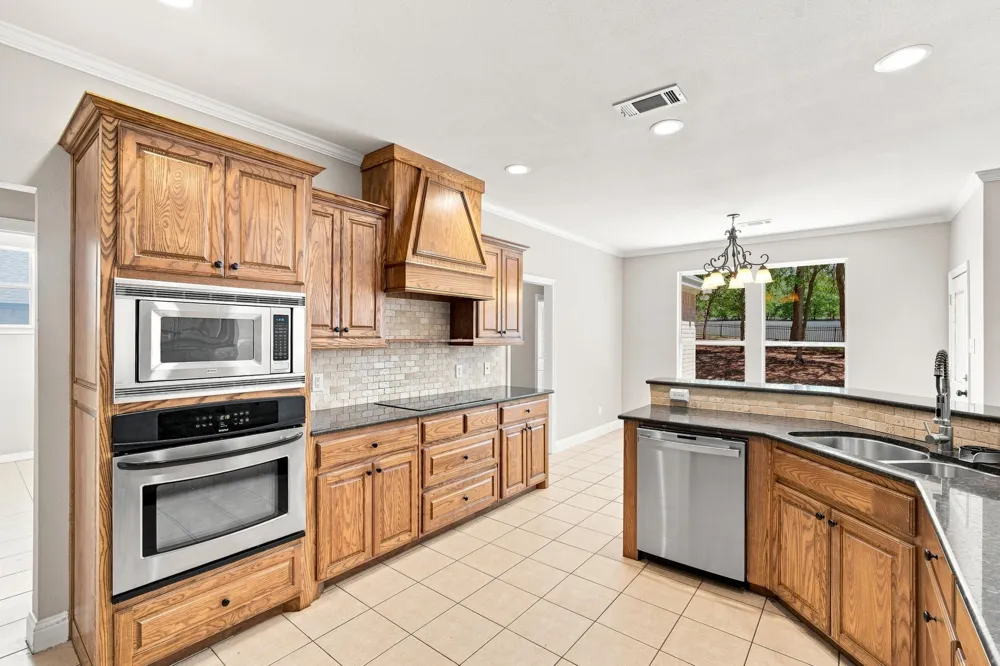 1207 Oak Creek Drive Ennis, TX 75119