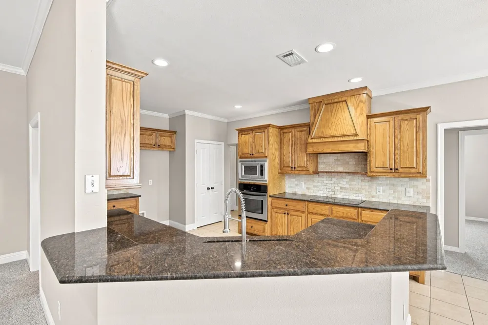 1207 Oak Creek Drive Ennis, TX 75119