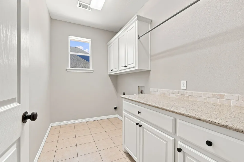 1207 Oak Creek Drive Ennis, TX 75119