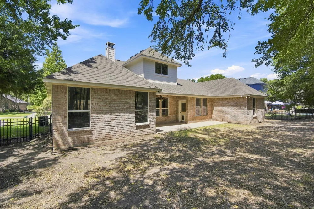 1207 Oak Creek Drive Ennis, TX 75119