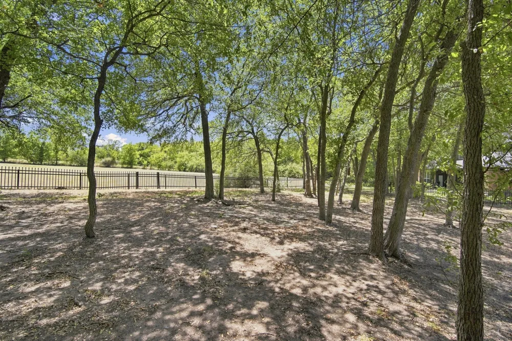 1207 Oak Creek Drive Ennis, TX 75119