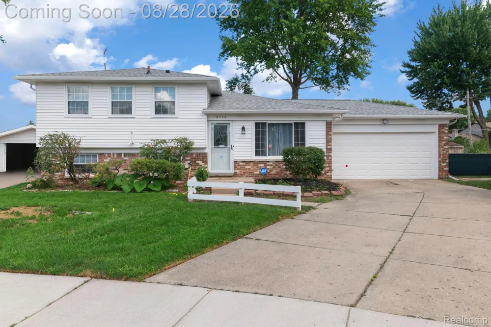 16296 Picton Court Clinton Charter Township, MI 48038
