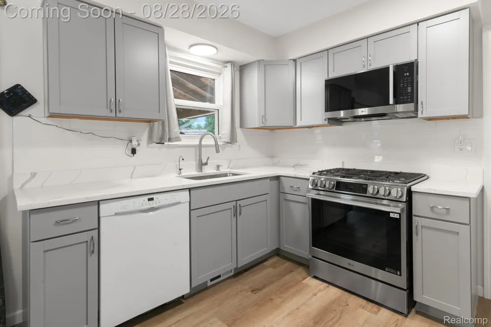 16296 Picton Court Clinton Charter Township, MI 48038