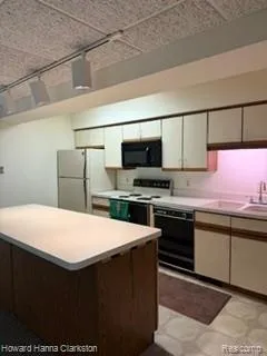 416 N. Helen Avenue #7 Rochester City, MI 48307