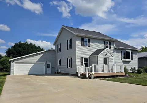 102 County Road 16 S
