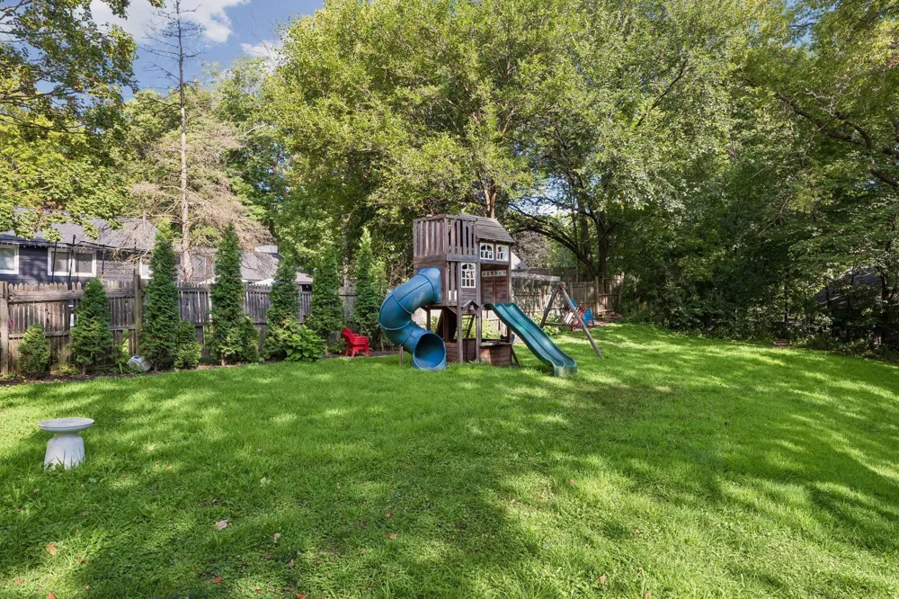 18160 Berry Lane Wayzata, MN 55391