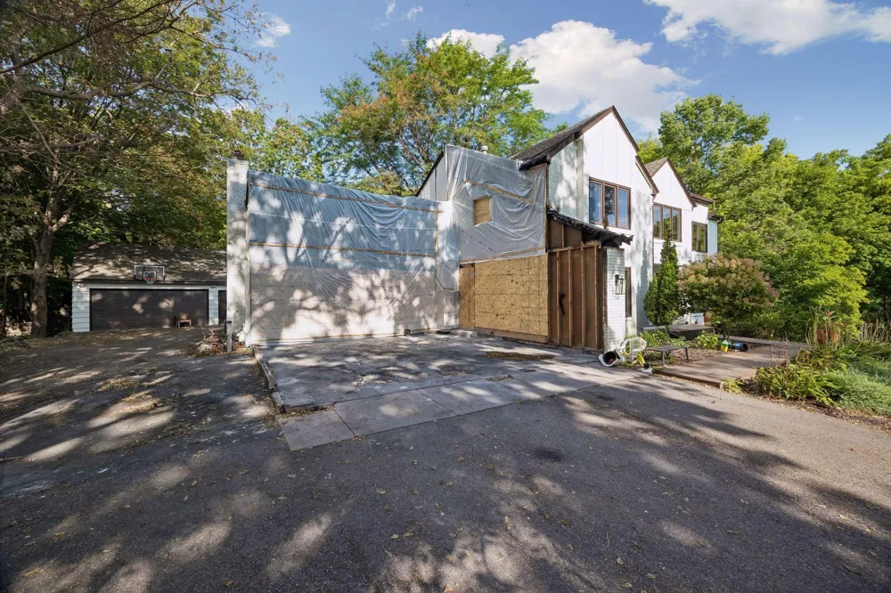 18160 Berry Lane Wayzata, MN 55391