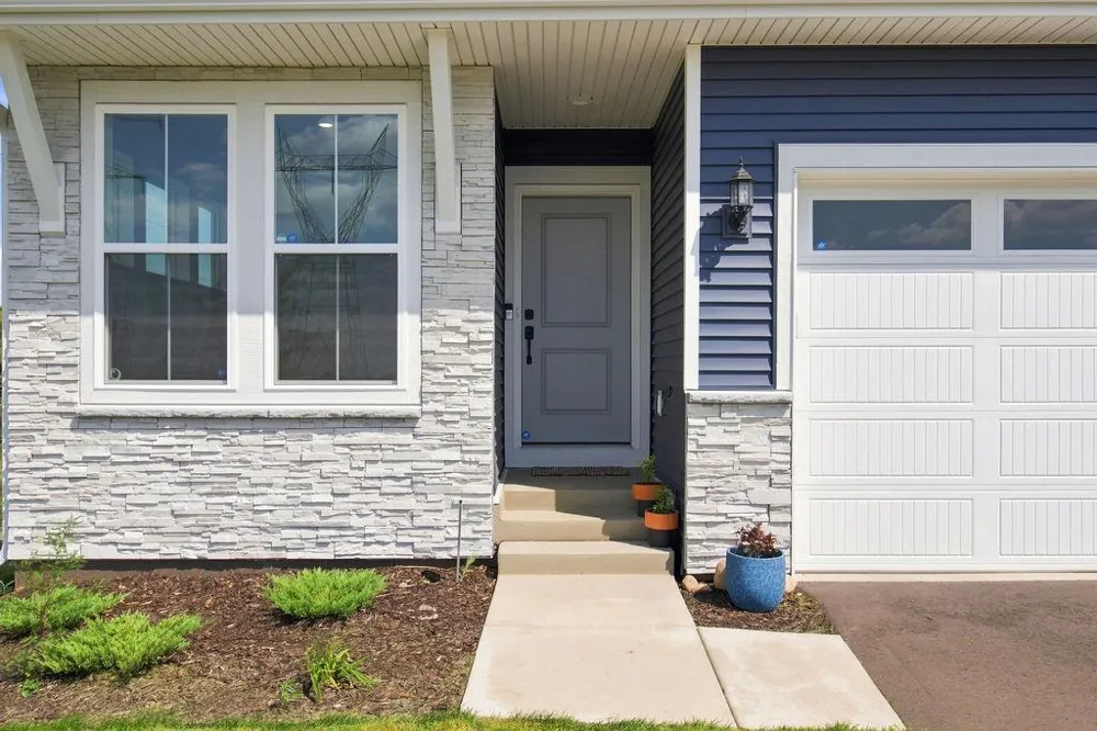 1407 Summerland Way Shakopee, MN 55379