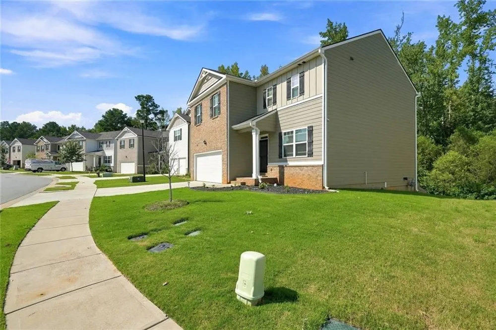 154 Silver Birch Pass Newnan, GA 30265