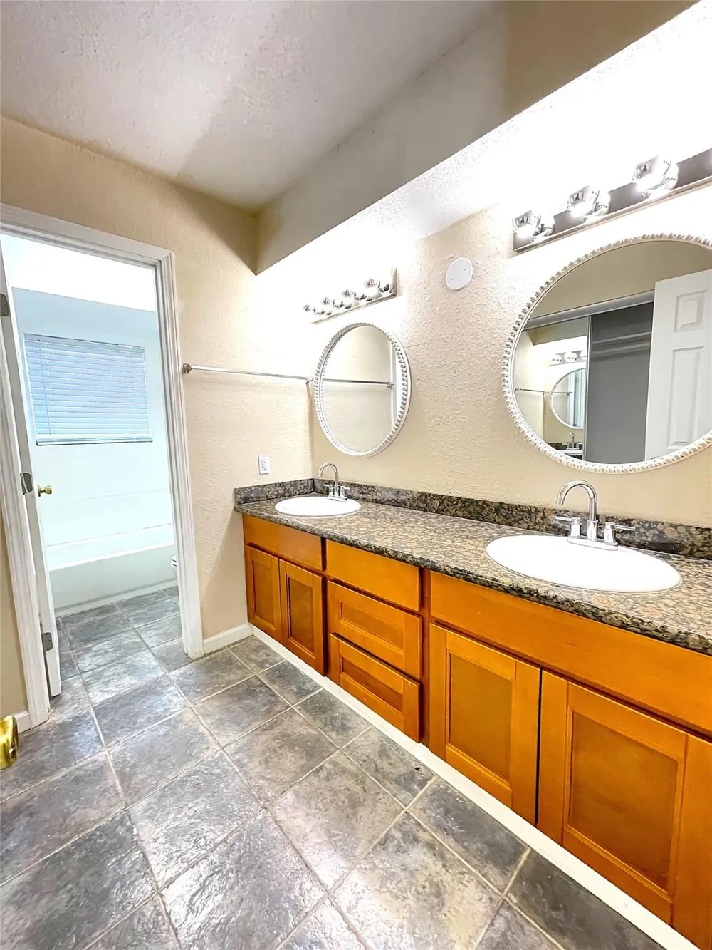 316 Rabbit Trail Lake Jackson, TX 77566