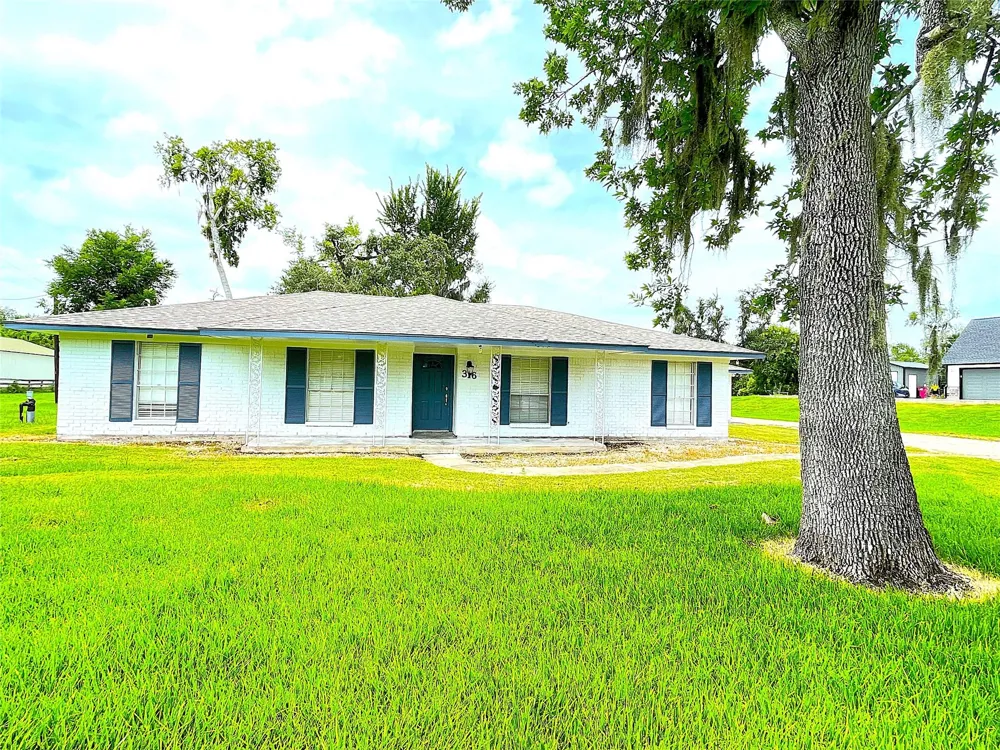 316 Rabbit Trail Lake Jackson, TX 77566