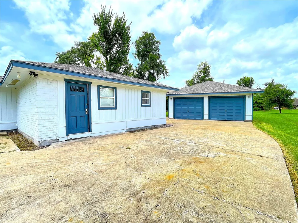 316 Rabbit Trail Lake Jackson, TX 77566